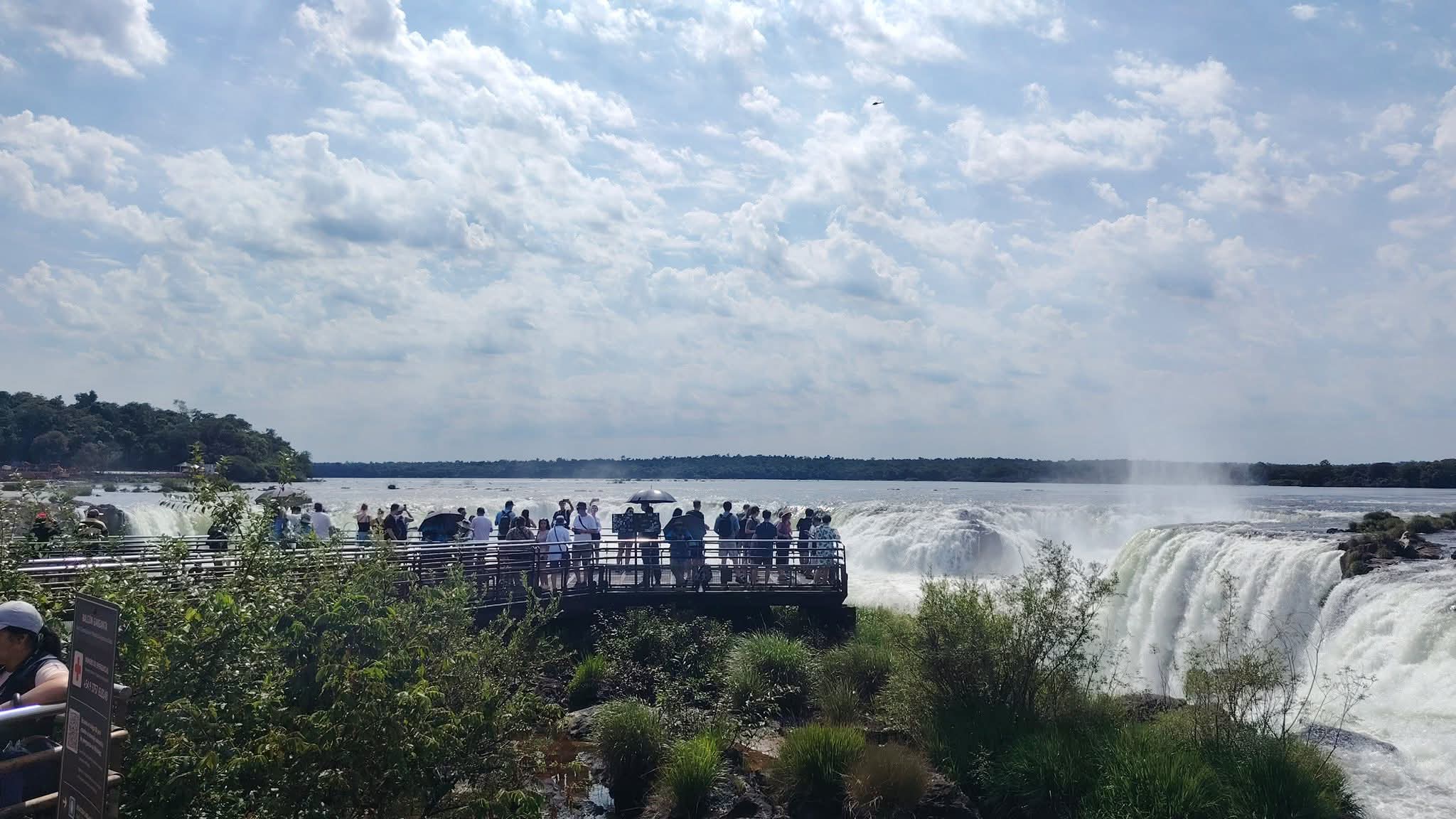 Iguazú consolida su liderazgo turístico: 315.350 visitantes en enero y febrero con fuerte presencia internacional